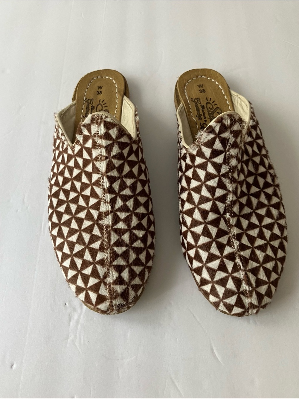 Sabah Brown and White Geometric Pattern